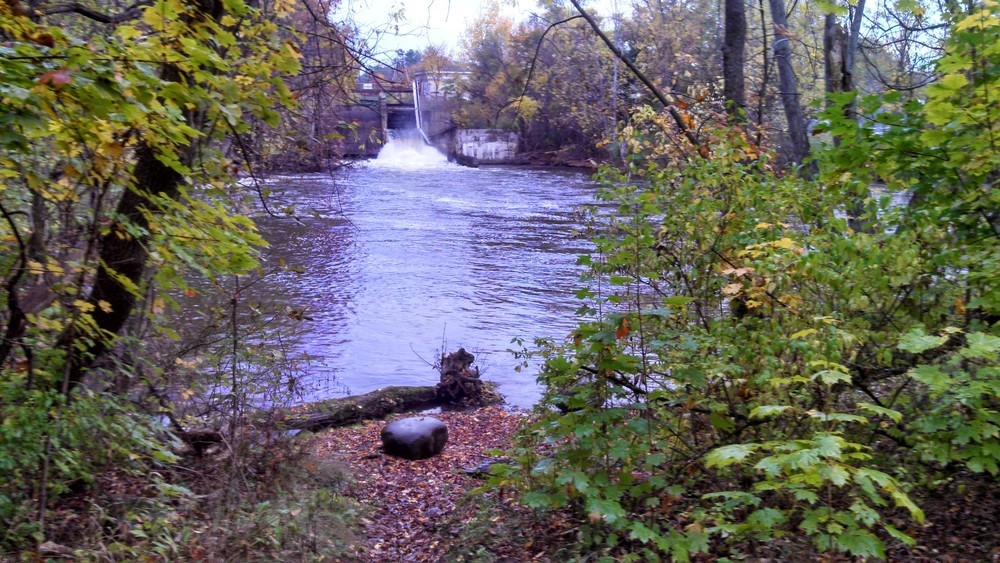 Oxbow Nature Trail between Messalonskee Stream and Cool Street